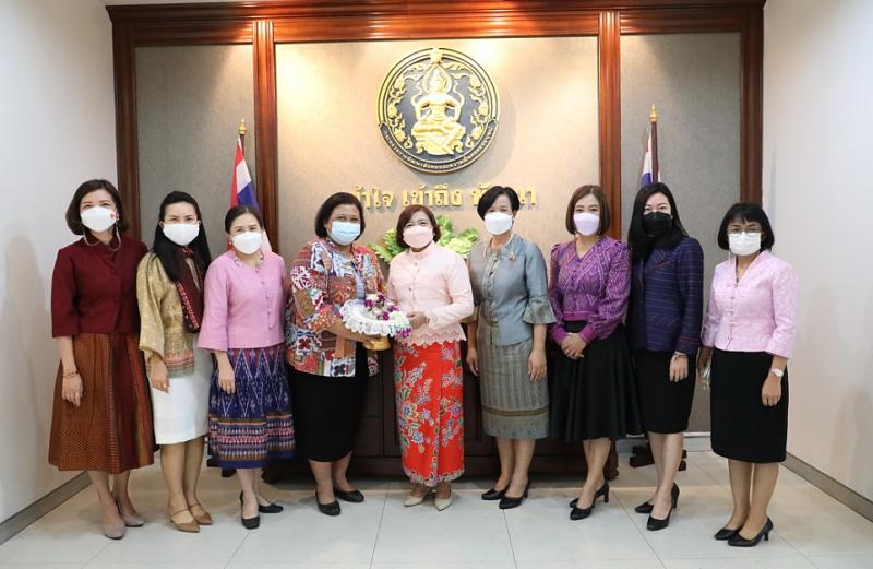 ปลัดพม.ให้ผู้บริห�
