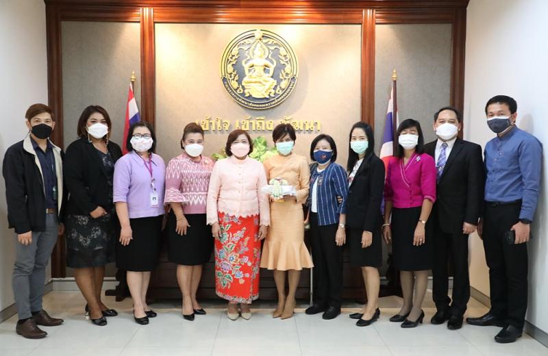 ปลัดพม.ให้ผู้บริห�