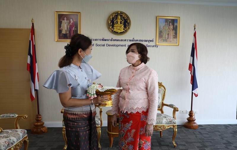 ปลัดพม.ให้ผู้บริห�