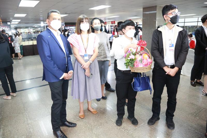 ปลัดพม.มอบหมายให้�