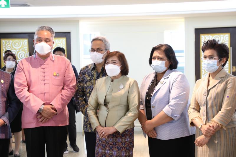 ปลัดพม.นำคณะผู้บร�