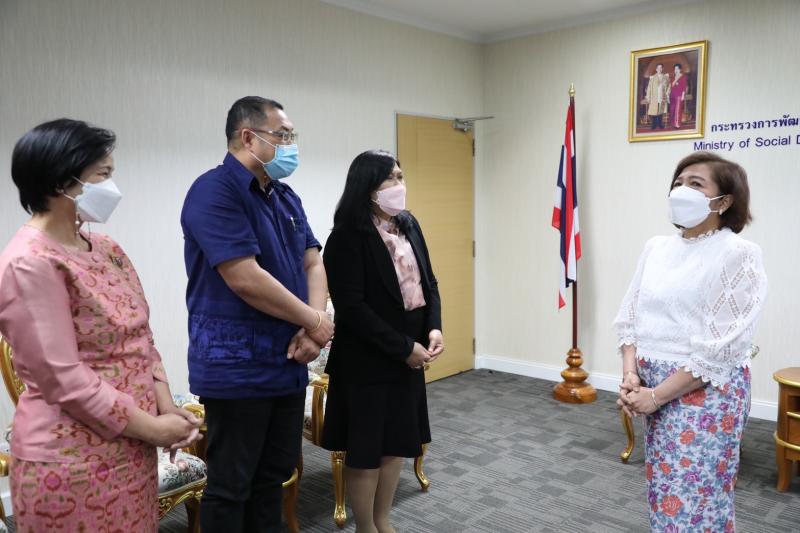 ปลัดพม.ให้ผู้บริห�