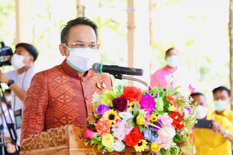 รมว.พม.พร้อมด้วยผู