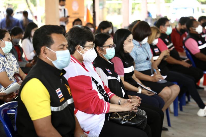 รมว.พม.พร้อมด้วยผู