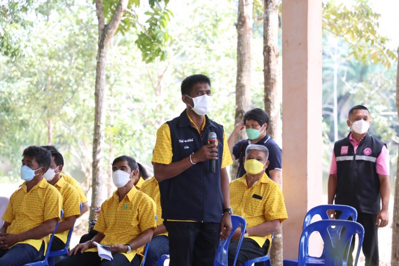 รมว.พม.พร้อมด้วยผู