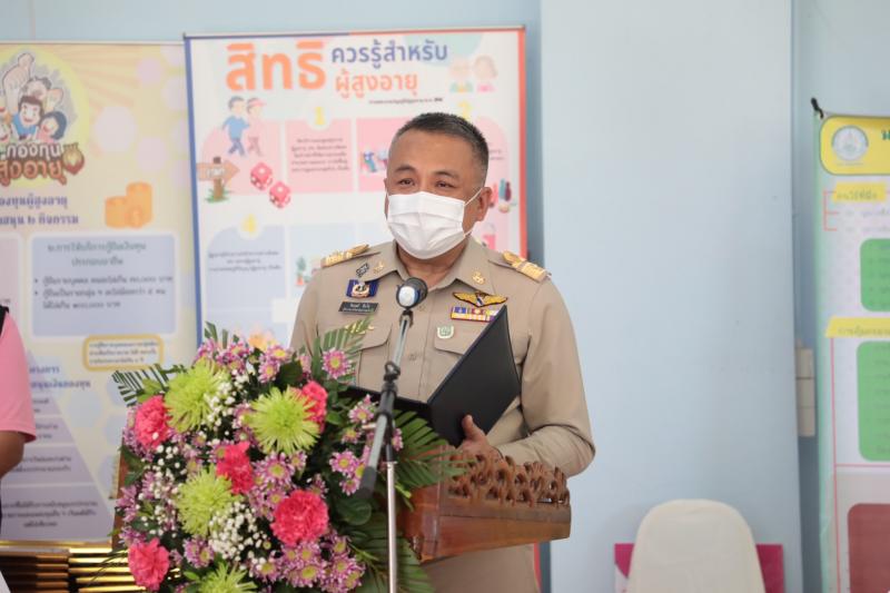 รมว.พม.พร้อมด้วยผู