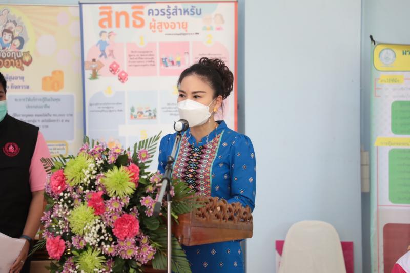 รมว.พม.พร้อมด้วยผู