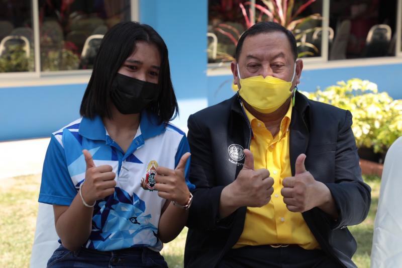 รมว.พม.พร้อมด้วยผู