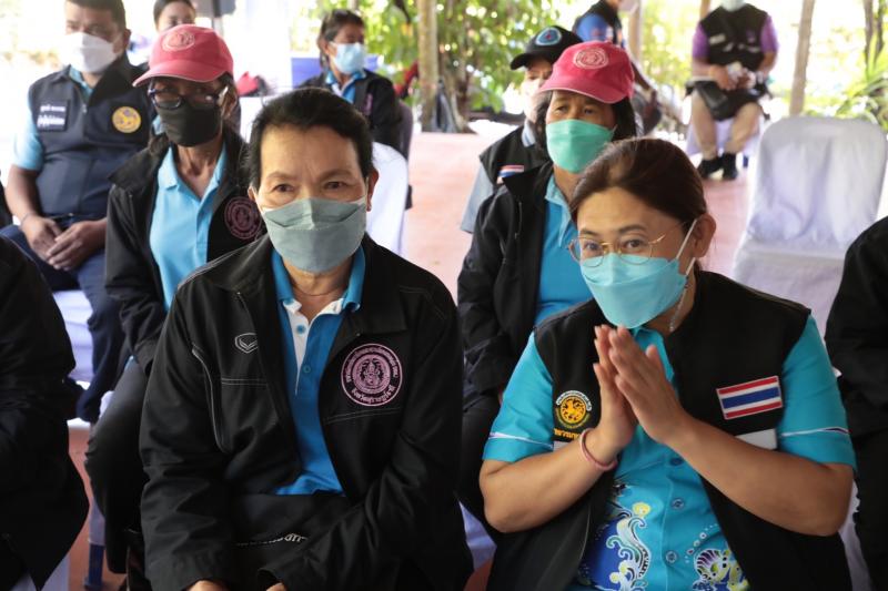 รมว.พม.พร้อมด้วยผู