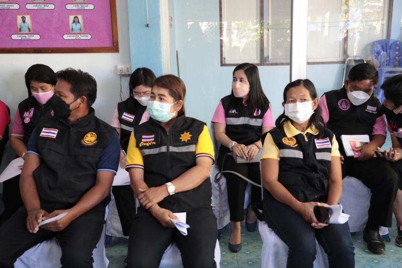 รมว.พม.พร้อมด้วยผู
