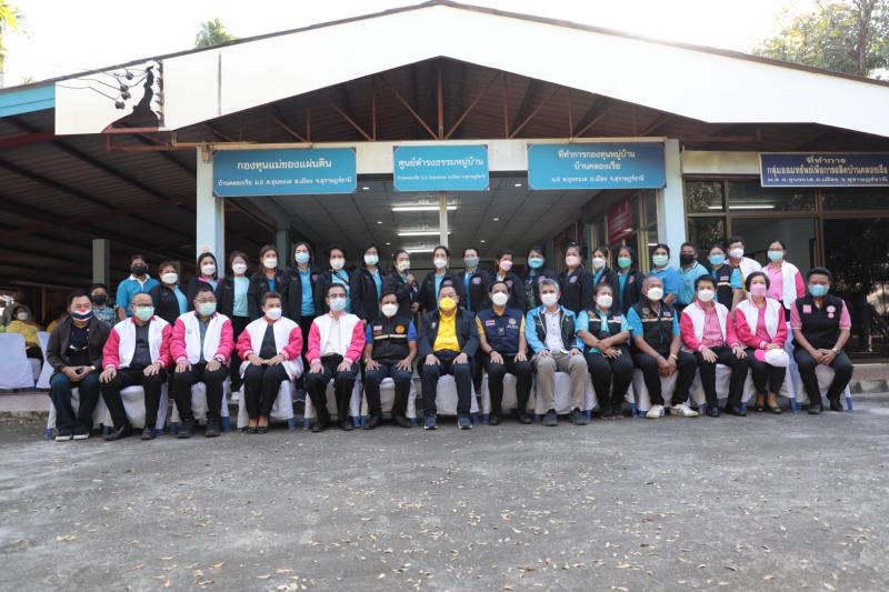 รมว.พม.พร้อมด้วยผู