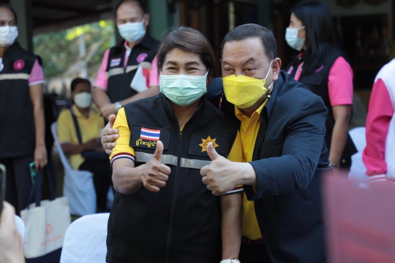 รมว.พม.พร้อมด้วยผู