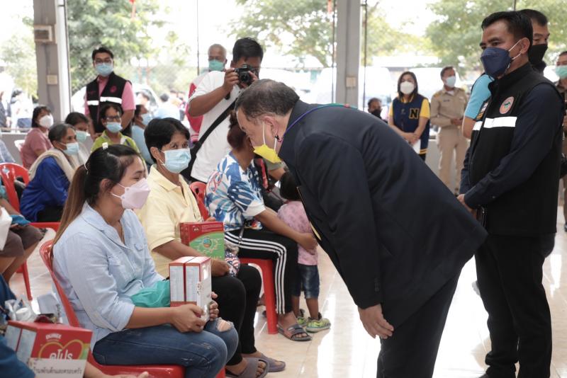 รมว.พม.พร้อมด้วยคณ