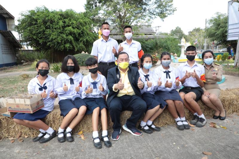 รมว.พม.พร้อมด้วยคณ