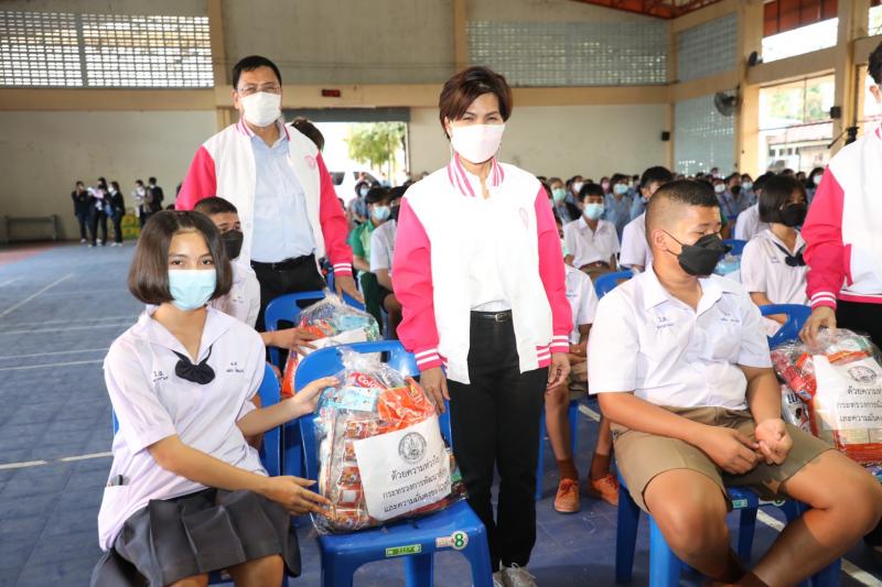 รมว.พม. เป็นประธาน�