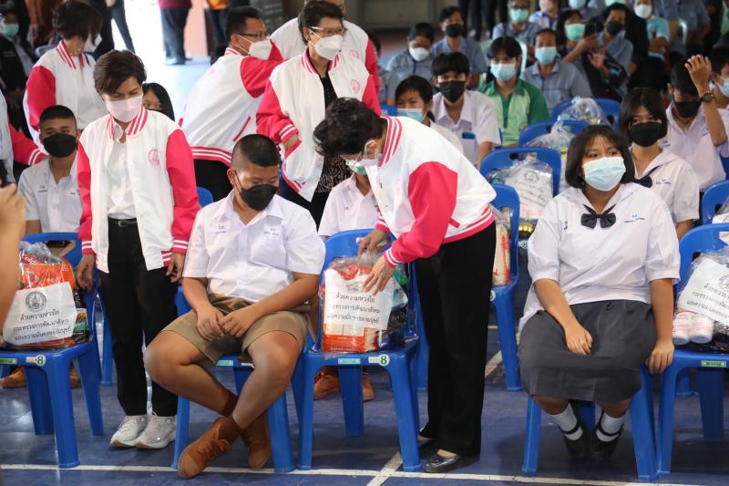 รมว.พม. เป็นประธาน�