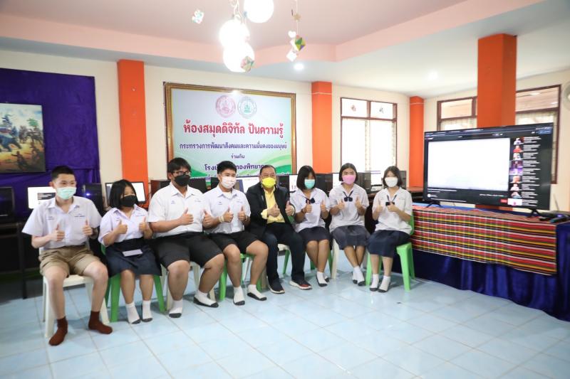 รมว.พม.และคณะผู้บร