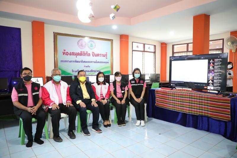 รมว.พม.และคณะผู้บร