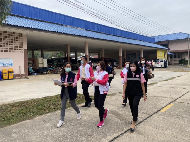 ปลัดพม. พร้อมด้วยค