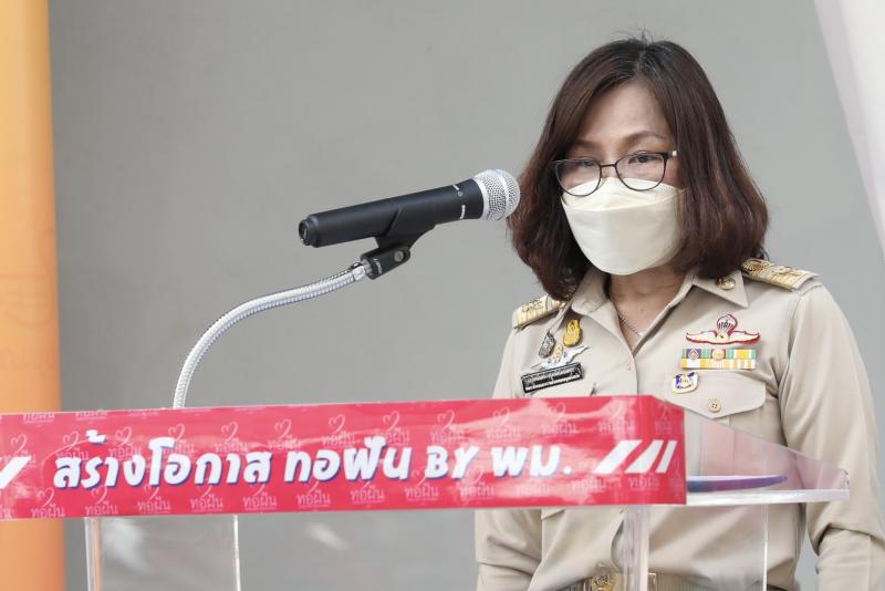 รมว.พม.พร้อมคณะผู้