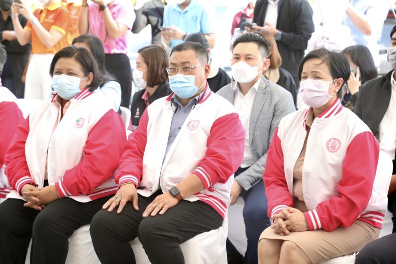 รมว.พม.พร้อมคณะผู้