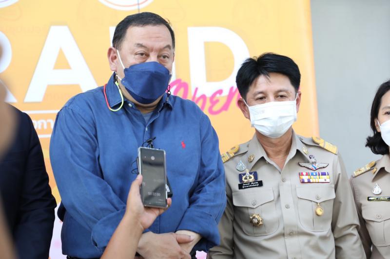 รมว.พม.พร้อมคณะผู้