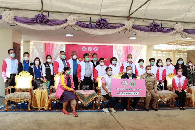 รมว.พม. พร้อมด้วยค�