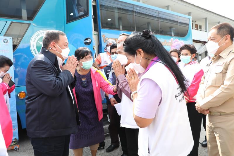 รมว.พม. พร้อมด้วยค�