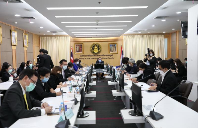 รมว.พม. เป็นประธาน�