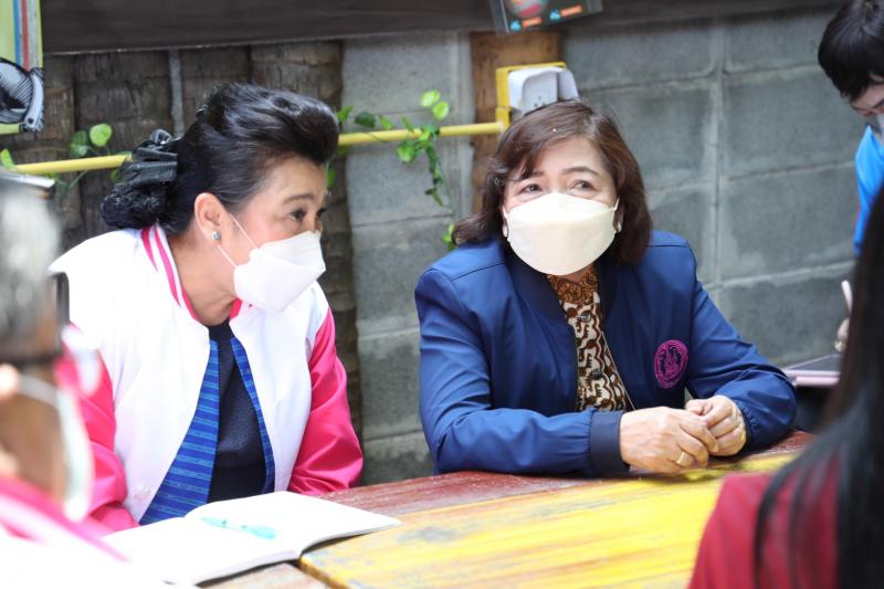 รมว.พม. พร้อมด้วยค�