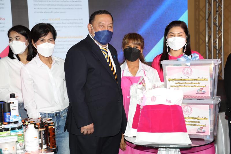 รมว.พม. เป็นประธาน�