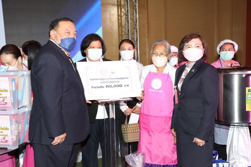 รมว.พม. เป็นประธาน�