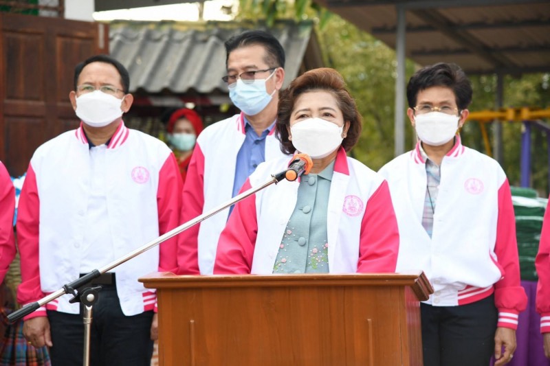 ปลัดพม.พร้อมด้วยผ�