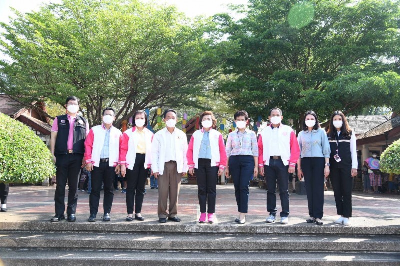 ปลัดพม.พร้อมด้วยผ�