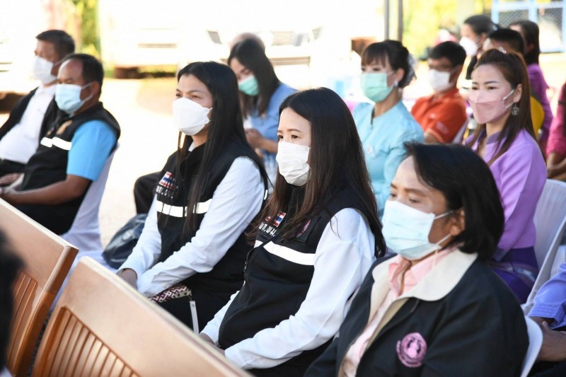 ปลัดพม.พร้อมด้วยผ�