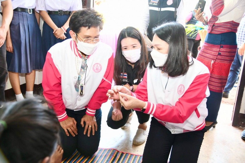ปลัดพม.พร้อมด้วยผ�