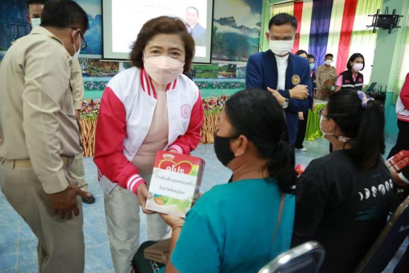 รมว.พม.พร้อมด้วยคณ
