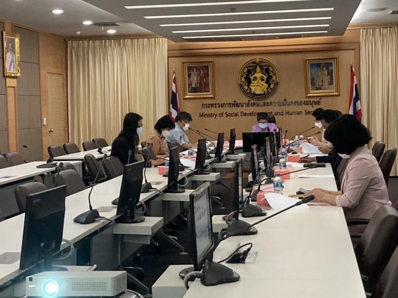 รองปลัดพม. เป็นประ