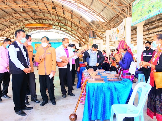 รองปลัดพม.ลงพื้นท�