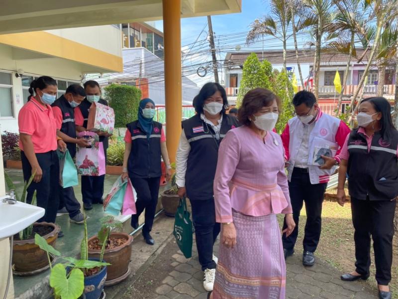 ปลัดพม.พร้อมด้วยค�