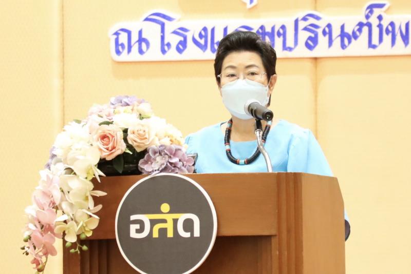 รมว.พม.พร้อมด้วยรม