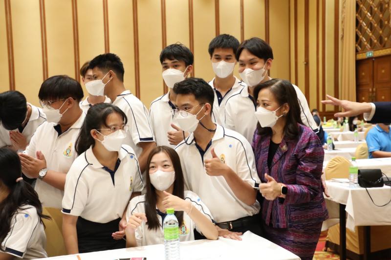 รมว.พม.พร้อมด้วยรม