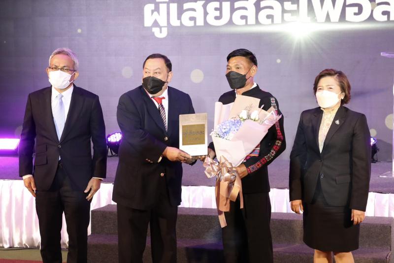 รมว.พม. เป็นประธาน�