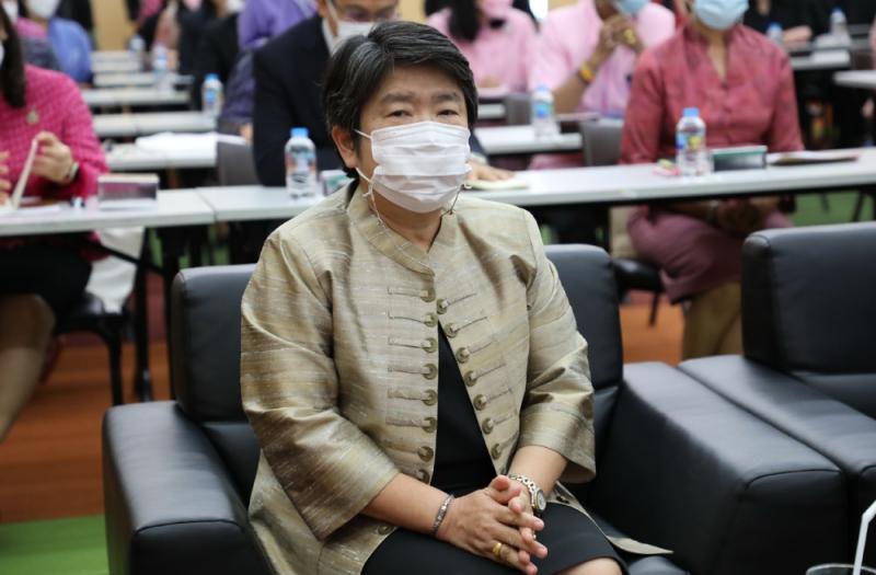 องคมนตรี กล่าวเปิ�