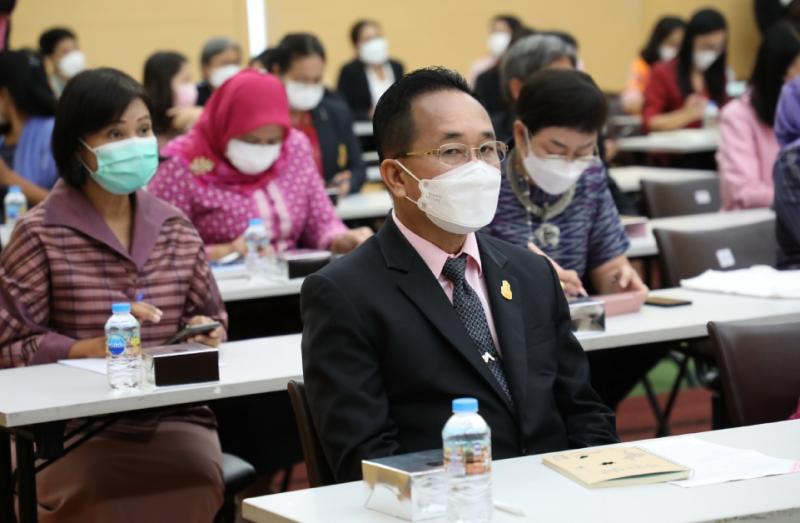 องคมนตรี กล่าวเปิ�