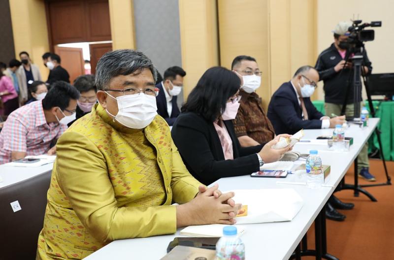 องคมนตรี กล่าวเปิ�