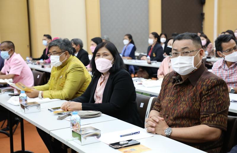 องคมนตรี กล่าวเปิ�