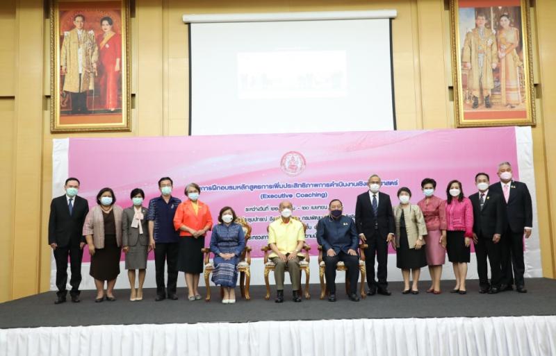 องคมนตรี กล่าวเปิ�