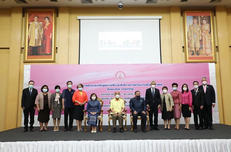 องคมนตรี กล่าวเปิ�