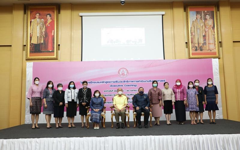 องคมนตรี กล่าวเปิ�